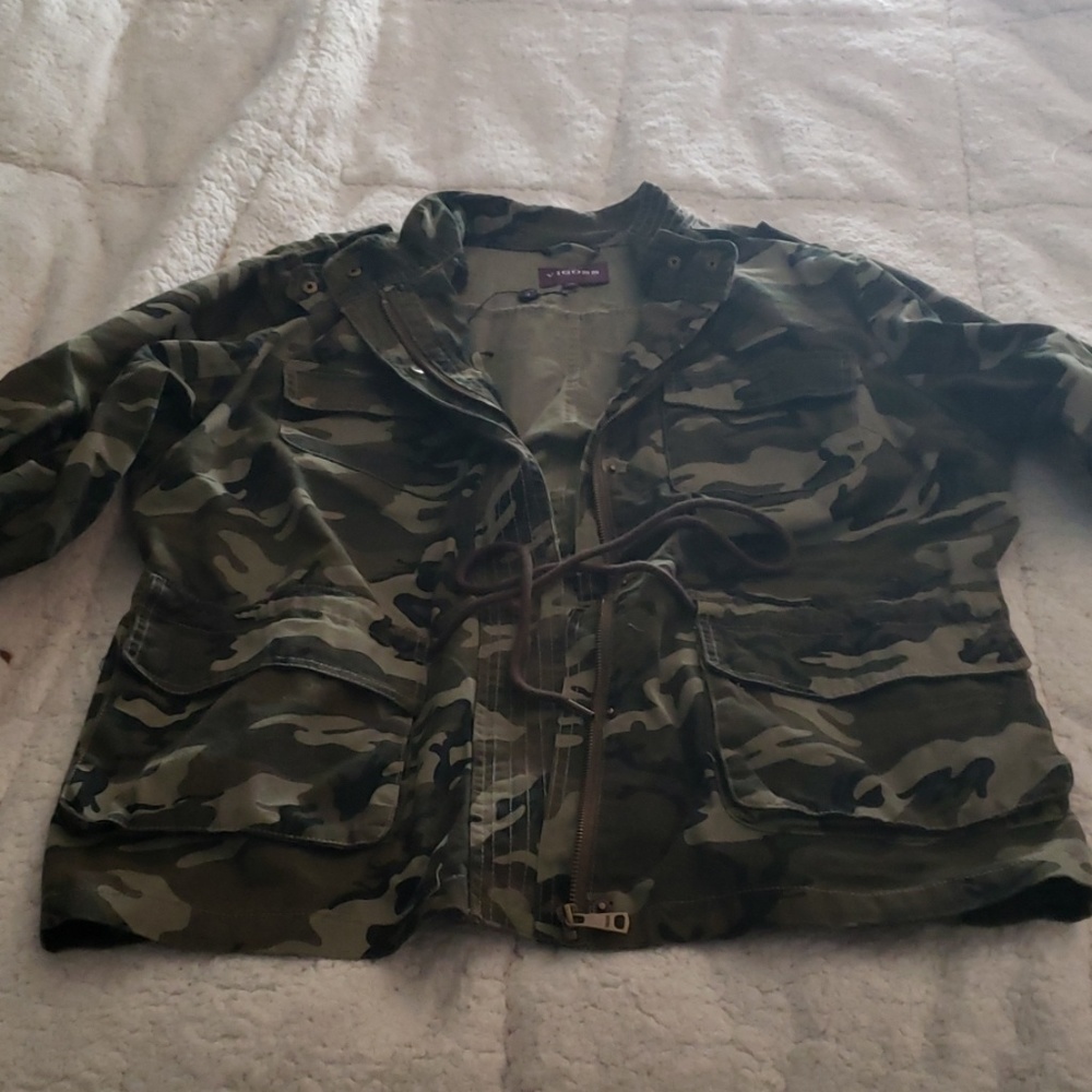 NWT Vigoss army camo 1x jacket